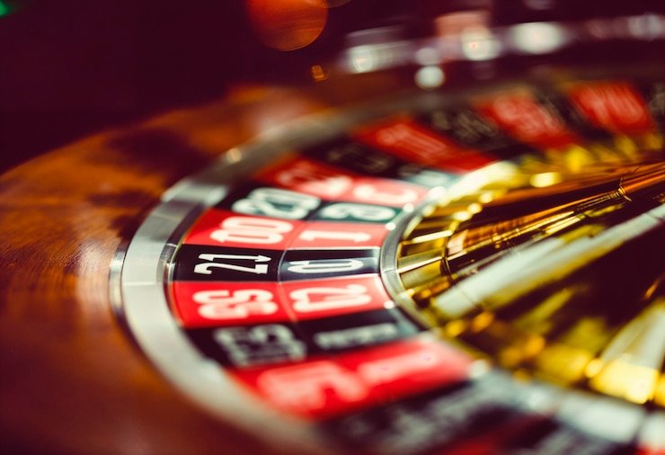 Roulette interface on mobile phone display